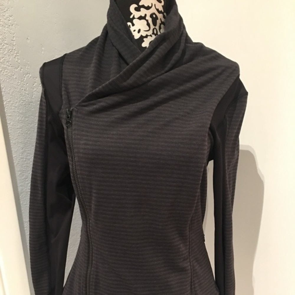 Lululemon Bhakti jacket 10